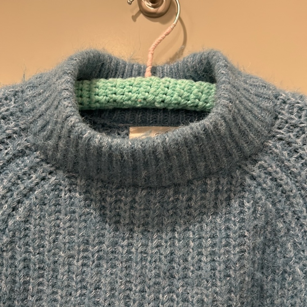 Universal Thread for Target Fuzzy Sweater - Picture 3 of 5